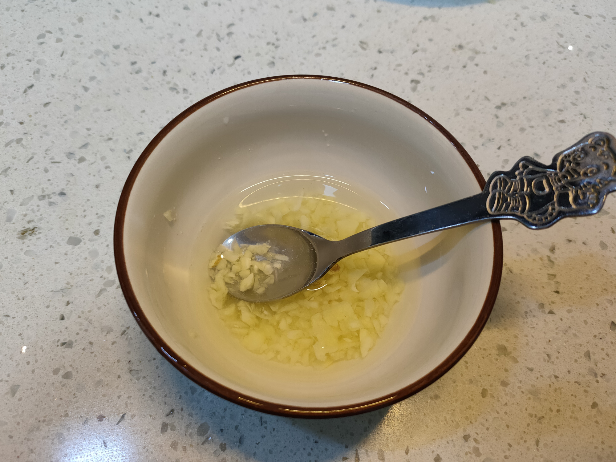 做凉粉水和淀粉比例应多少,用淀粉做凉粉的比例