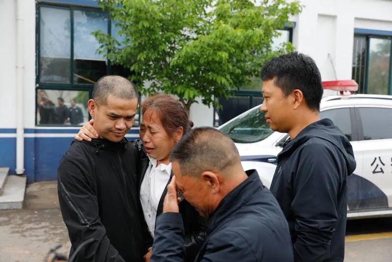 帮助被拐女孩圆梦,帮助被拐女孩圆梦找回父母