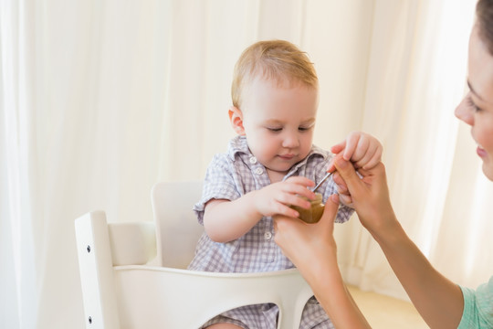 怎么判断要不要买婴儿床,婴儿床需要提前买吗