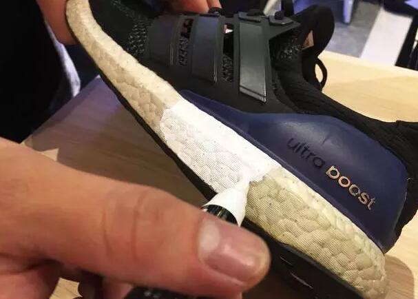 嗜鞋如命的人把鞋穿坏了怎么办？学她拆了重组！我还能再穿30年