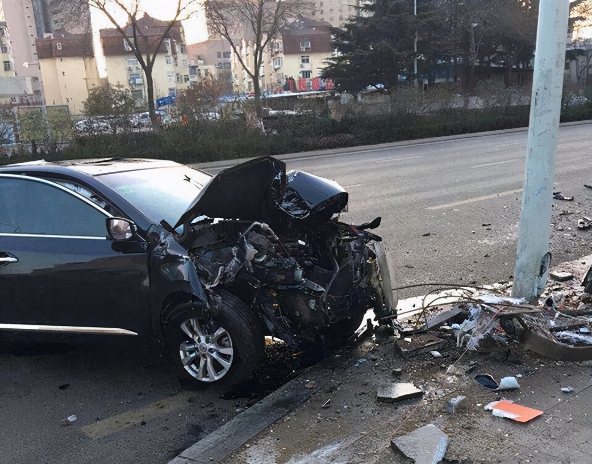 触犯交通肇事罪逃逸判几年,肇事司机逃逸24小时内自首怎么判