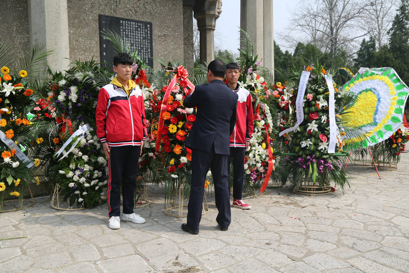 祭奠缅怀英烈,传承红色基因——益民中学组织学生到华东革命烈士陵园进行祭奠扫墓活动