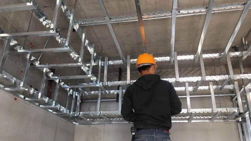 全轻钢龙骨吊顶施工工艺教程,轻钢龙骨隔墙施工工艺流程视频