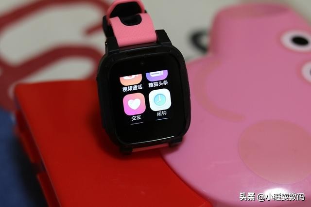 除了视频电话，还能提高孩子英语口语能力，搜狗糖猫儿童手表JOY2