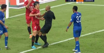 成都篮球裁判被殴打,足球球迷殴打裁判