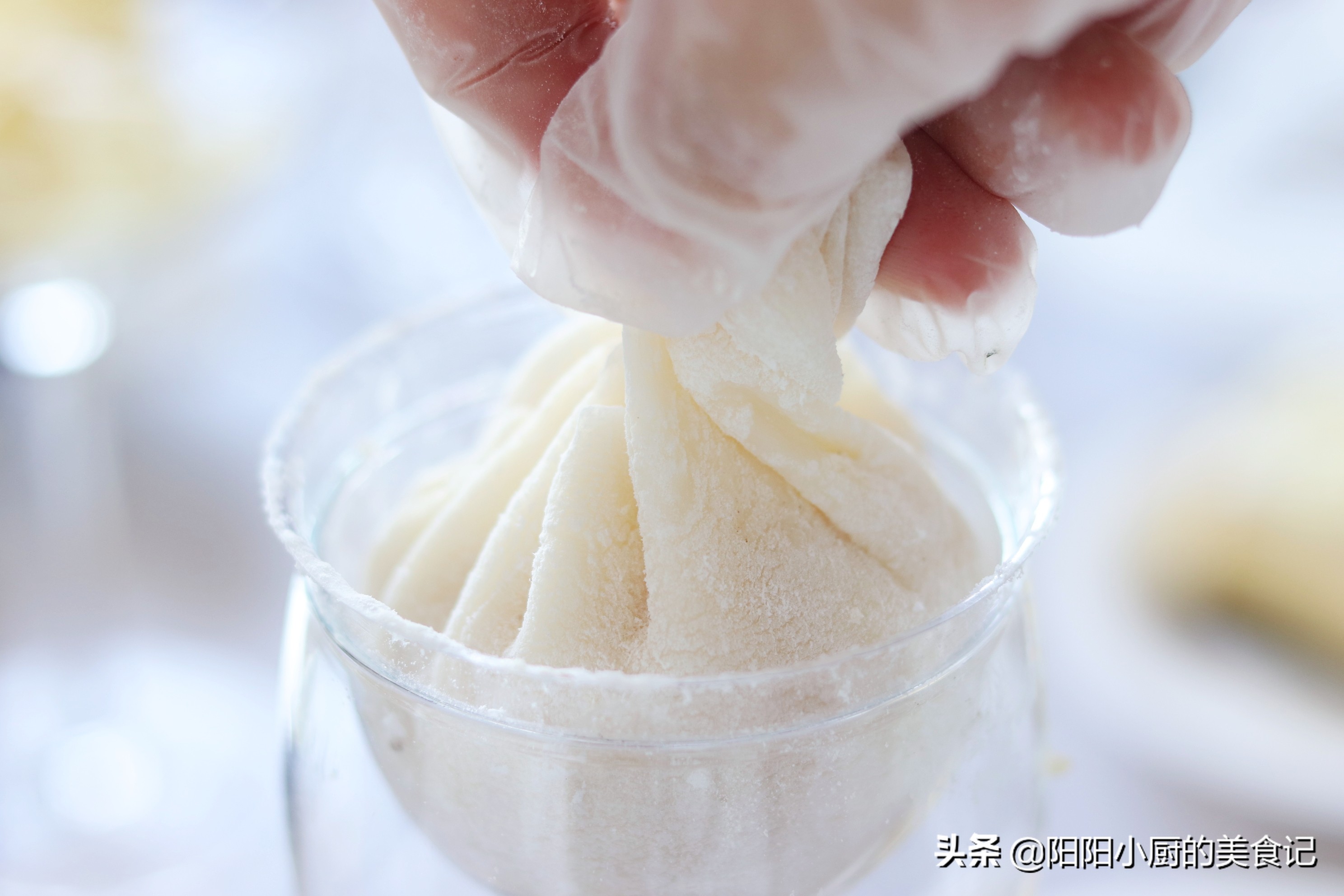 懒人版雪媚娘做法无需淡奶油榴莲,吃剩的蛋糕怎么做冰淇淋