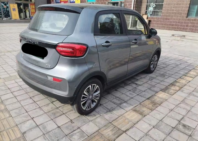 90后美女的南瓜马车—零跑T03配置高、操控好，续航400