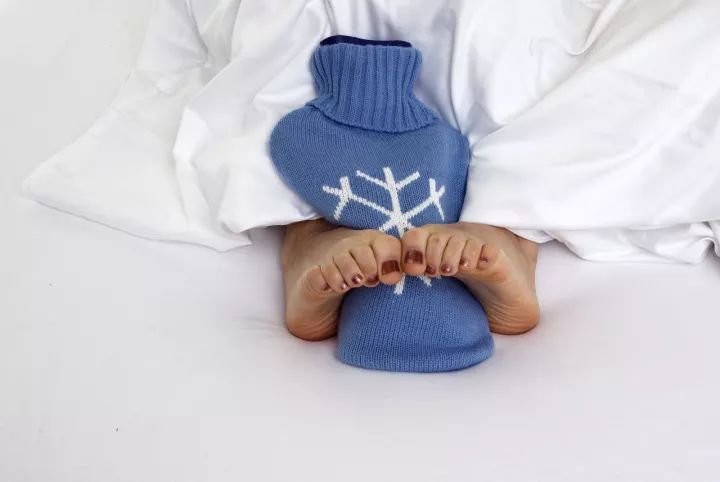 手脚冰凉畏寒怕冷老中医一招根治,一招改善冬天手脚冰凉体质