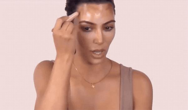 新手化妆先遮粉底还是先上遮瑕,化妆步骤粉底遮瑕哪个先涂