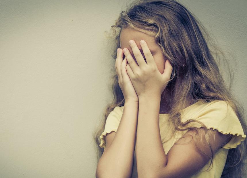 妈，同桌老是摸我，妈妈教科书式回答，让女儿远离恶爪