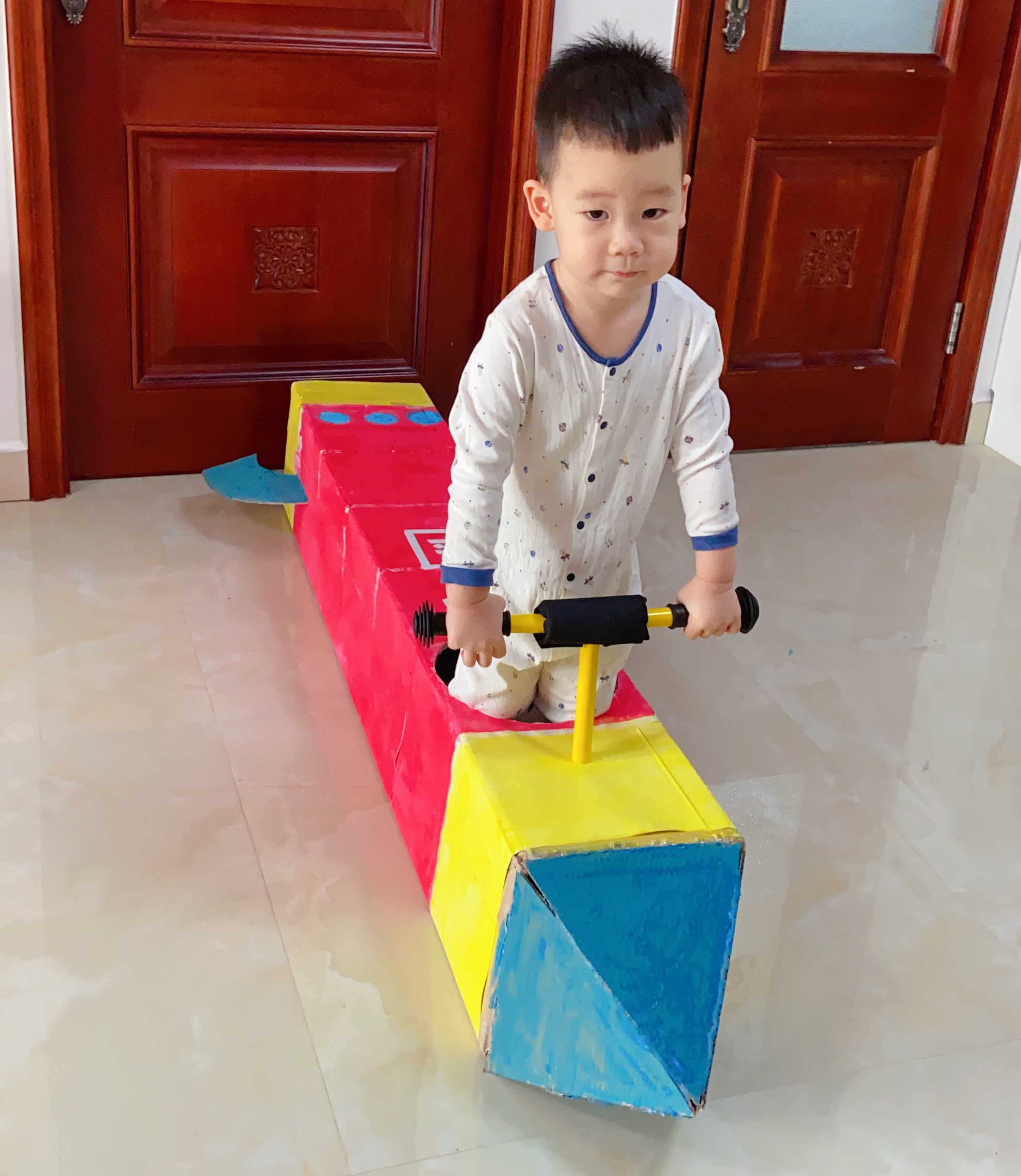 废纸箱可以做什么玩具,不用的废纸箱如何给孩子做玩具