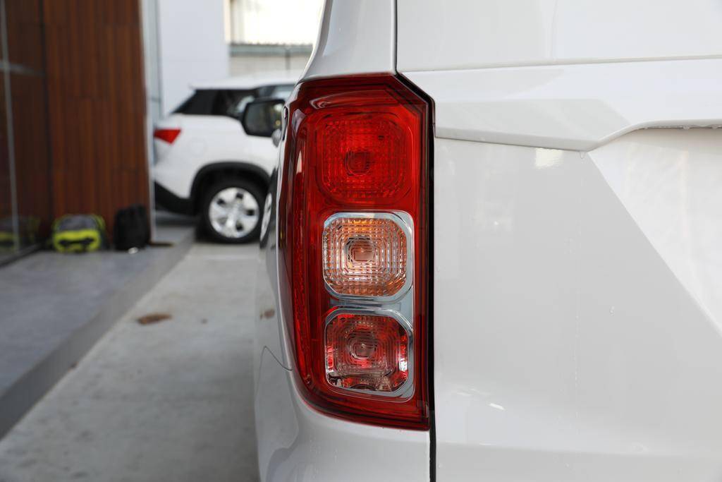 五菱宏光哪一款又拉货又能拉人,五菱宏光哪一款拉人舒适