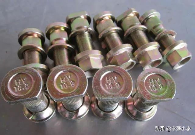 安装汽车轮胎螺丝应该如何操作,轮胎螺栓是怎么固定的