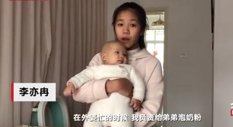泡奶粉、换尿布，那些在家带娃的大娃们的暖心瞬间