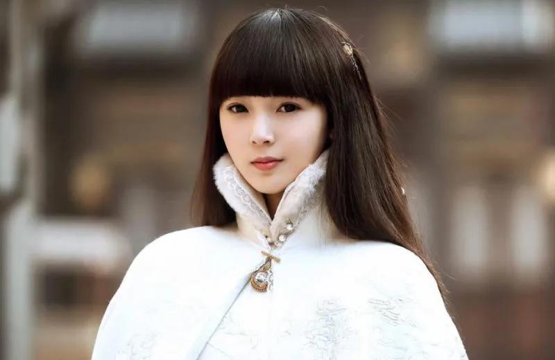 厚刘海遮挡脸型,厚刘海遮住眼睛