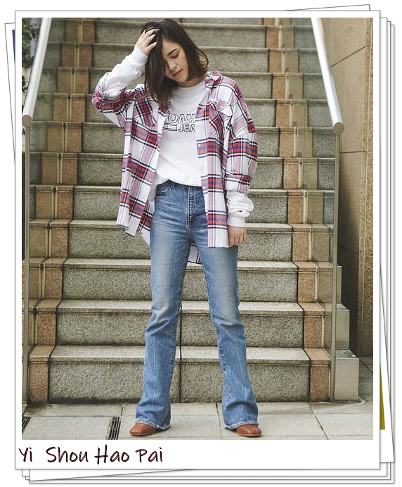 红色小格子衬衫女长袖时尚穿搭,红色格子衬衫配什么颜色裤子好看