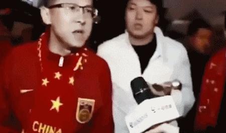 14亿人暴怒的比赛！国足绝望19秒：散步、看戏、中场任人*躏蹂**