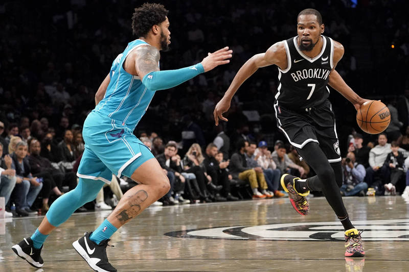 篮网惨败爵士后纳什点评,篮网输球哈登回更衣室