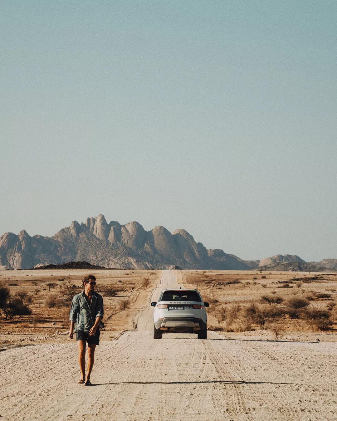 一个清洁工拍的照片一张卖6万,把美女娶回了家