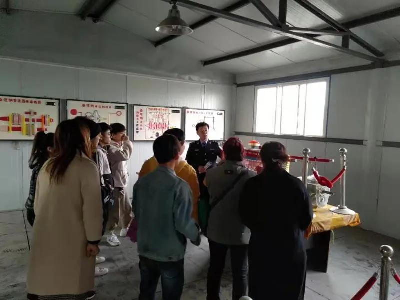 践行雷锋精神立足岗位个人事迹,学习雷锋好榜样履职尽责当标兵