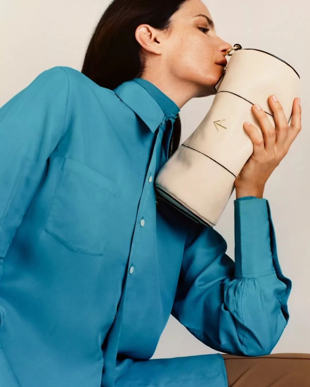 春天适合什么颜色包包,春天背什么颜色的包包