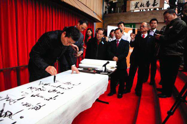 为什么老一辈书法名家都被颠覆,当代书法圈挨骂的人