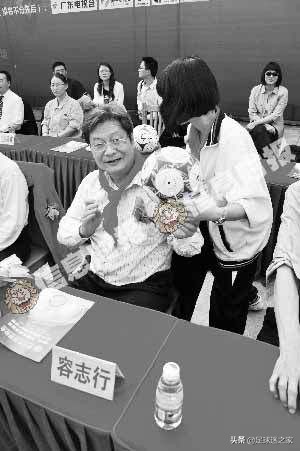 足球界被称为球王的人,被评为球王的中国人