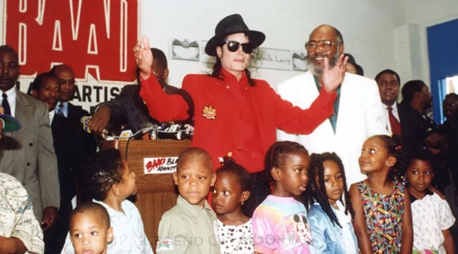 迈克尔杰克逊月球漫步视频完整版,迈克尔杰克逊月球漫步完整视频