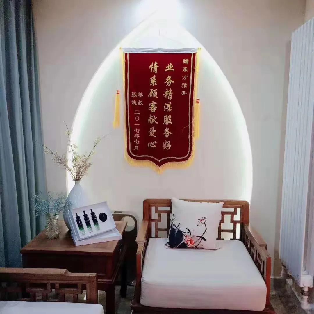 不漂亮的女孩可以做美容师吗,没学历学美容师好吗