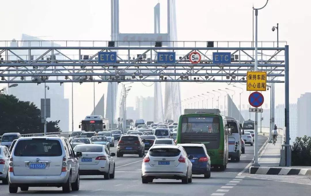 高速误入etc然后倒车扣分吗,高速误入etc通道怎么办