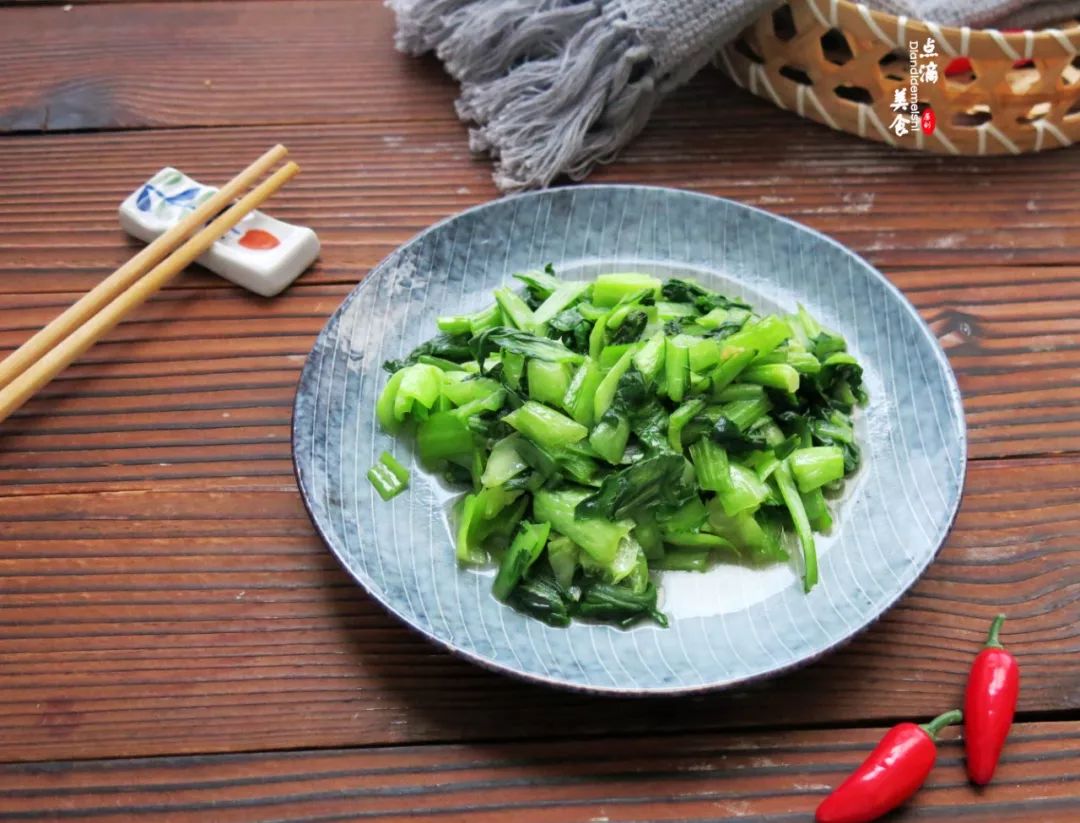 入秋口，别急着“贴秋膘”，天气干燥宜润燥，多吃这三个蔬菜好