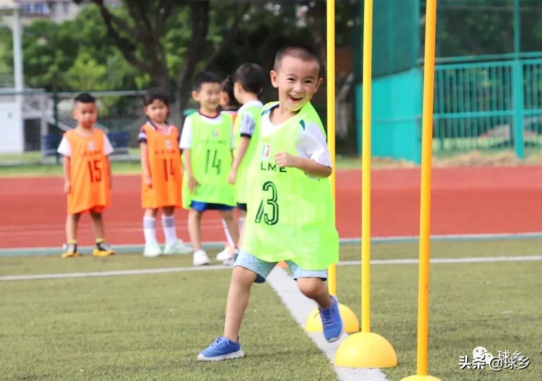 快乐足球记忆录,足球带给孩子们更多的快乐和成长