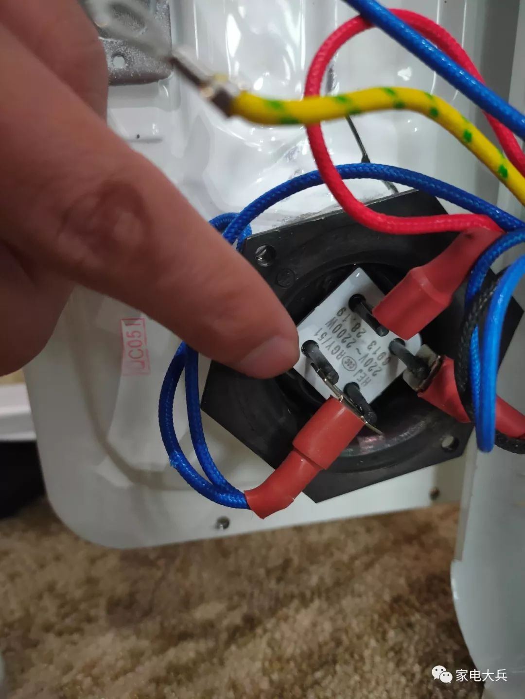 格力电热油汀取暖器拆解测评,美的油汀和先锋取暖器哪个好