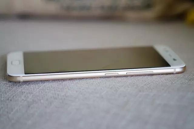 手机进水别慌，5步教你正确处理