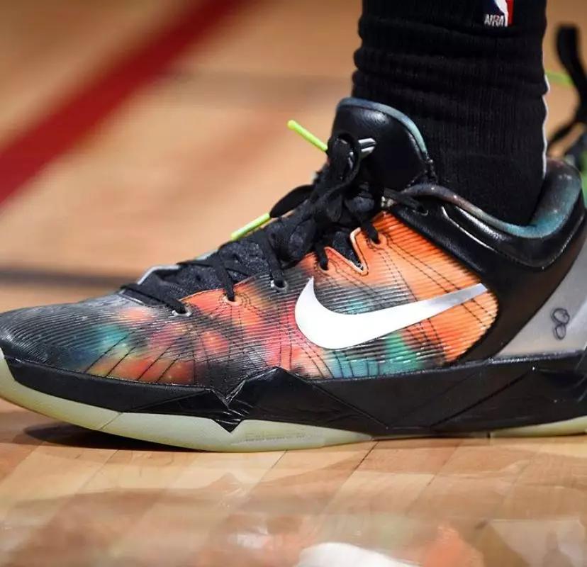 nba杰伦布朗上脚球鞋,nba球星上脚布朗尼1代