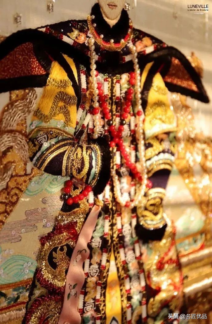 美到窒息！80后姑娘巧手征服刺绣界：奔驰，Prada争相和她合作