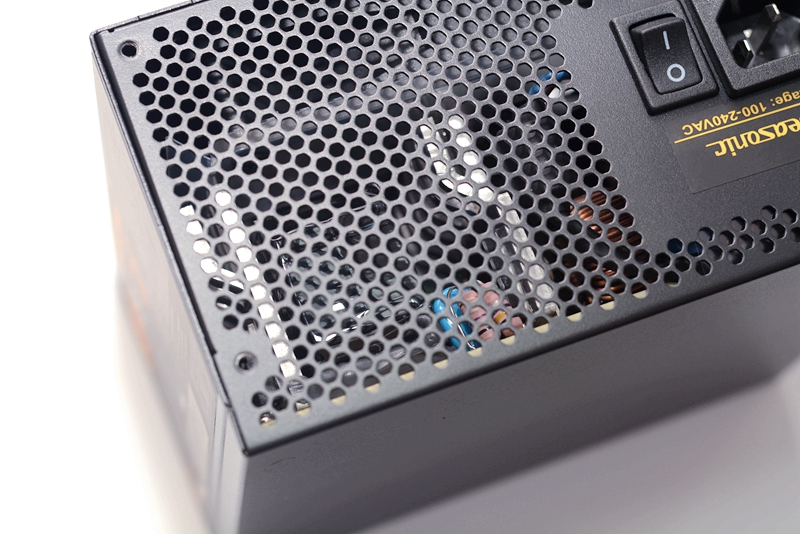 电脑的“心脏”不能马虎，换了新电源，谈谈高塔机箱走线