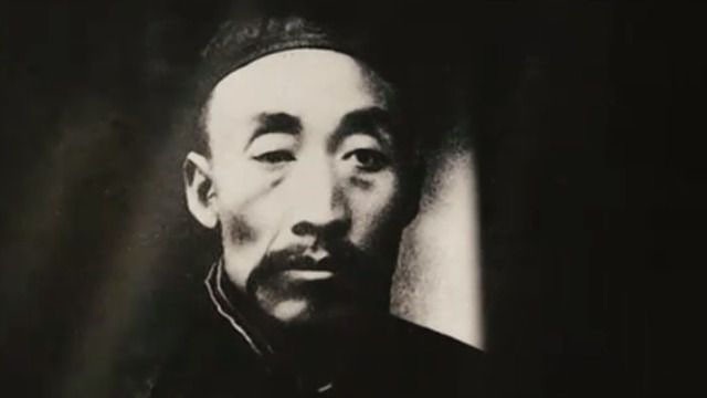 毛主席看到与母亲的合影,激动地用土话问道:咯是从哪里拱出来的