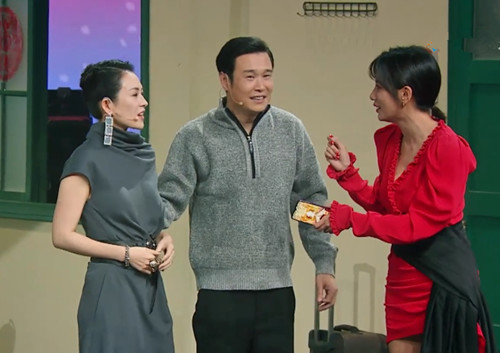 小沈阳跟谢娜视频，袁咏仪主动打招呼，章子怡：叫小姑