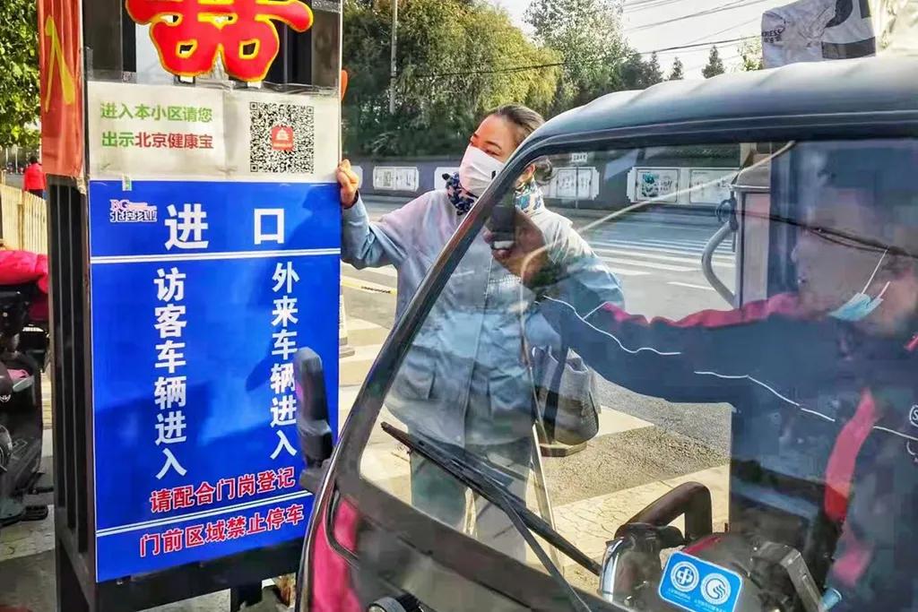 疫情防控暖心执勤,坚守疫情防控点节日慰问暖人心