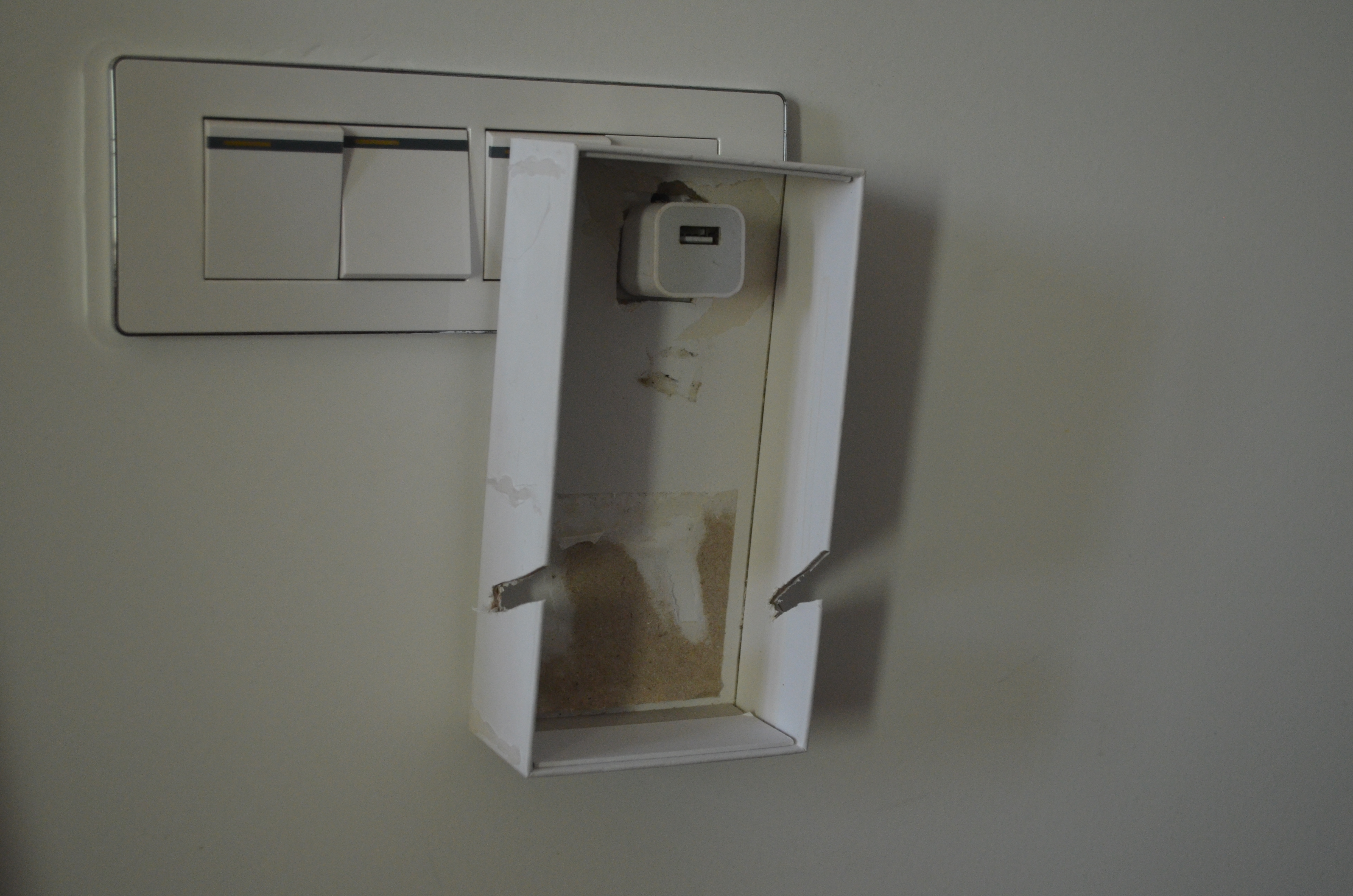 充电线插头太短怎么办,手机充电插头弯了怎么弄直