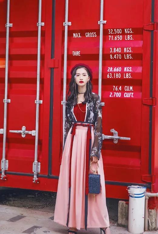 汉尚华莲汉服爆款,华莲红汉服