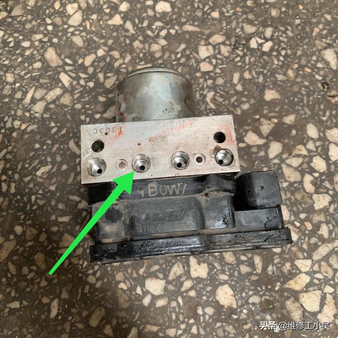 9代雅阁刹车故障灯突然亮了,2022雅阁刹车故障灯