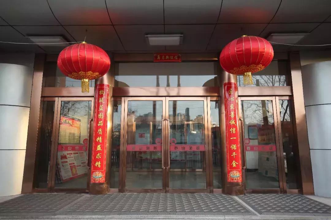 一年一度迎春节送春联活动,年越来越近又到写春联的日子