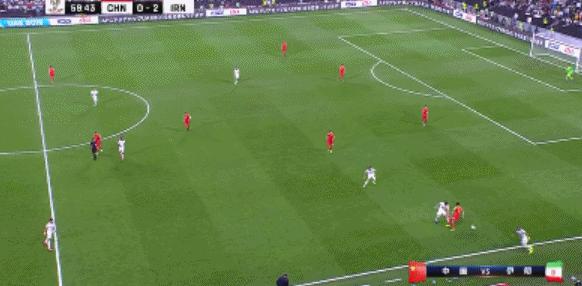 惨败出局！国足0-3伊朗连续两届亚洲杯止步8强后卫三次失误送礼