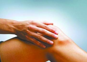 运动完膝盖里有积水怎么办,膝盖积液会导致膝盖肿胀吗