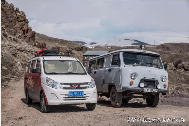 三个人一辆面包车环游世界,3个小伙开面包车