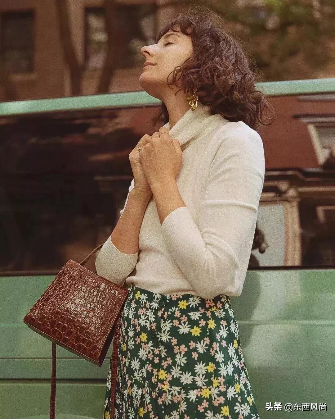 卫衣里面穿高领打底衫,高领卫衣加绒的穿搭