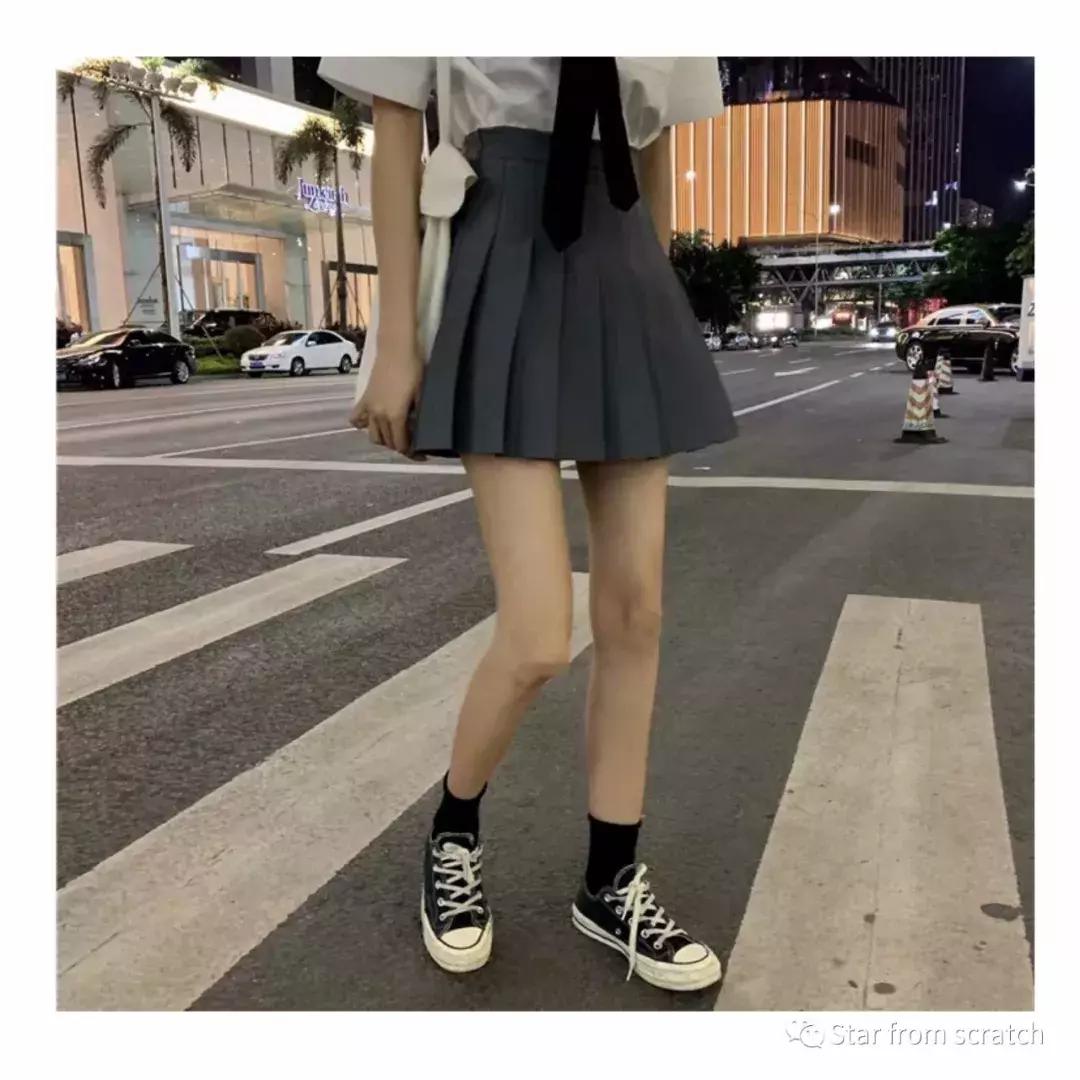 韩系穿搭百褶裙搭配裤子,白色百褶裙女团风穿搭