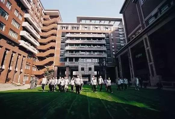 揭秘那些站在上海学霸界巅峰的高中！以后就让孩子上这些学校！